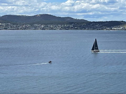 Seaside Serenity: Panoramic Waterfront Retreat - Accommodation Gladstone 1