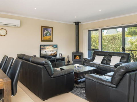 Seaside Splendour - Accommodation Gladstone 0