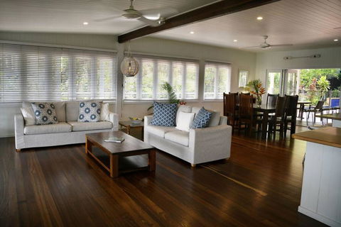 Seasons - Beachfront- Amazing Views - Accommodation Gladstone 3