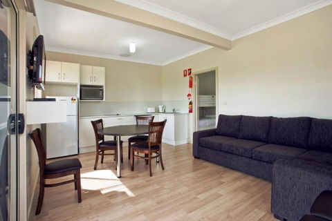Seaview Beach House 1 - Accommodation Gladstone 3