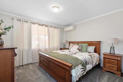 Secluded Oasis & Inground Pool - Accommodation Gladstone 3
