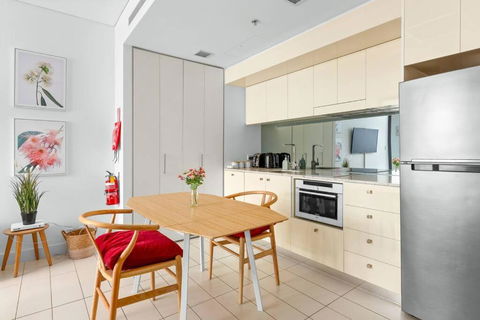 Secluded Surry Hills Escape With Private Balcony - Accommodation Gladstone 2