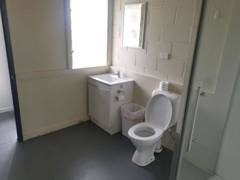 Self Contained Unit Upstairs - Accommodation Gladstone 1