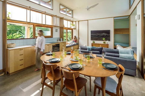 Serene Escape In Moffat Beach - Accommodation Gladstone 2