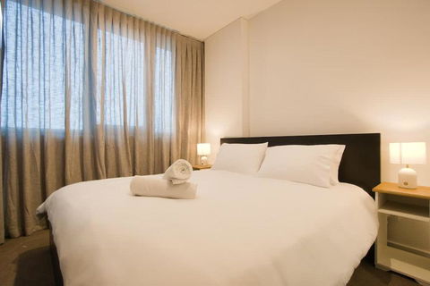 Serene Stay - 1BR Apt With Pool, Gym, Steam, Sauna - Accommodation Gladstone 0