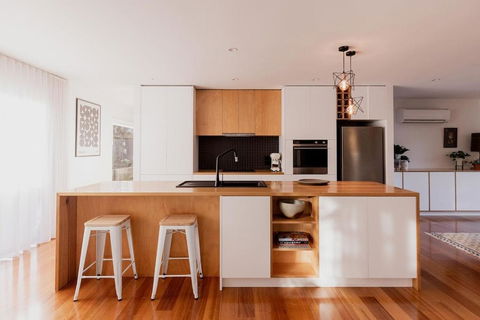 Serenity By The Sea - Accommodation Gladstone 1