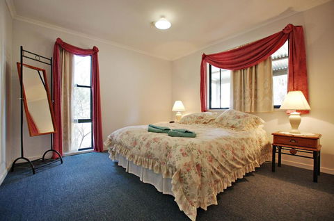 Serenity Grove - Accommodation Gladstone 0
