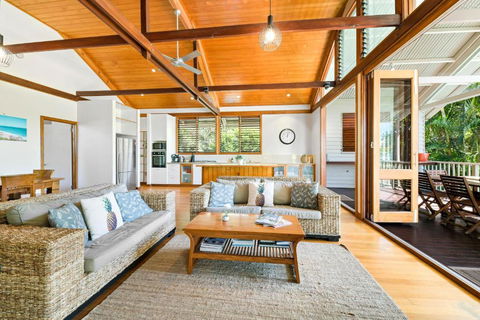 Serenity - Mudjimba - Pet Friendly Holiday Home - Accommodation Gladstone 2