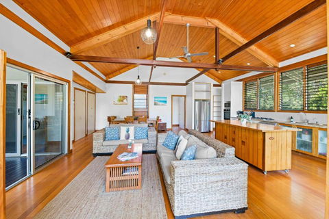 Serenity - Mudjimba - Pet Friendly Holiday Home - Accommodation Gladstone 3