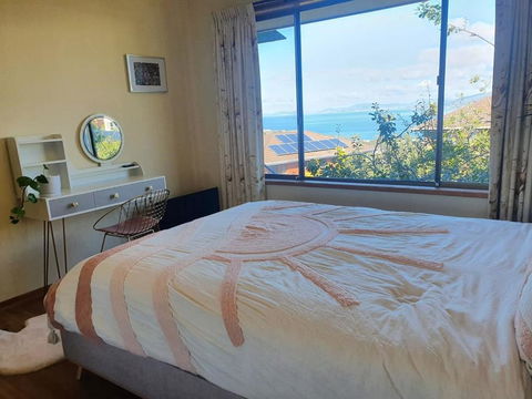 Serenity Retreat With 10 Min To City And Airport - Accommodation Gladstone 1