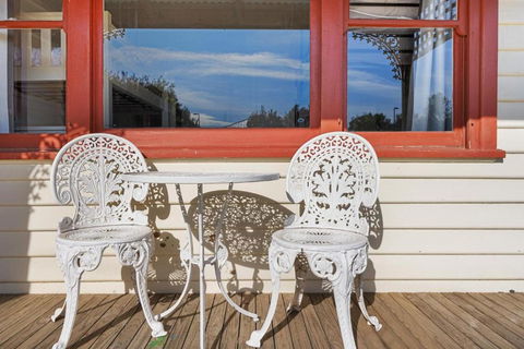 Settle In Retro Cottage, Cowes - Accommodation Gladstone 1