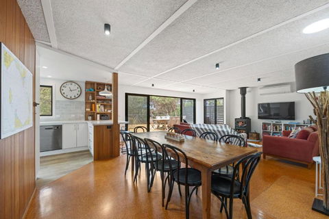 Shangri La - Surf Parade - Beachfront - Accommodation Gladstone 1
