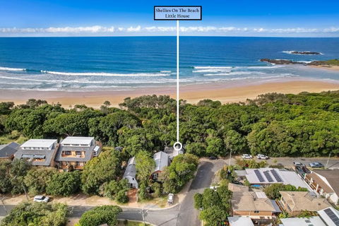 Shellies On The Beach - Little House - Accommodation Gladstone 1