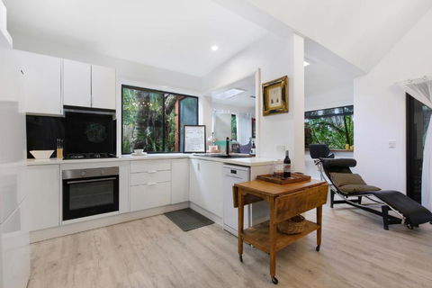Shellies On The Beach - Little House - Accommodation Gladstone 3