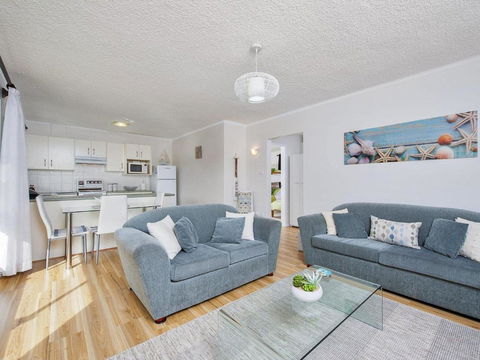 Shoal Court 2 Fabulous Location With Water Views - Accommodation Gladstone 2