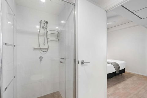 Sierra Grand In Broadbeach - Self Contained & Privately Managed - Wow Stay - Accommodation Gladstone 3
