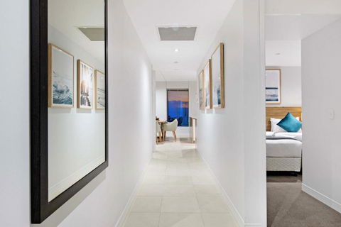 SOUL APARTMENT OCEAN VIEWS - From Level 16 And Up - Self Contained & Privately Managed - Accommodation Gladstone 1