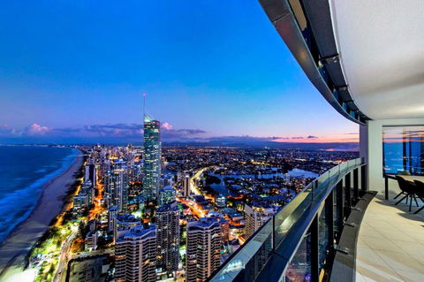 SOUL APARTMENT OCEAN VIEWS - From Level 16 And Up - Self Contained & Privately Managed - Accommodation Gladstone 0