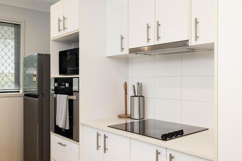 Smart Suites Self Check-in Apartments - Rocklea Station S - Accommodation Gladstone 3