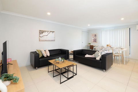 Smart Suites Self Check-in Apartments - Rocklea Station S - Accommodation Gladstone 2