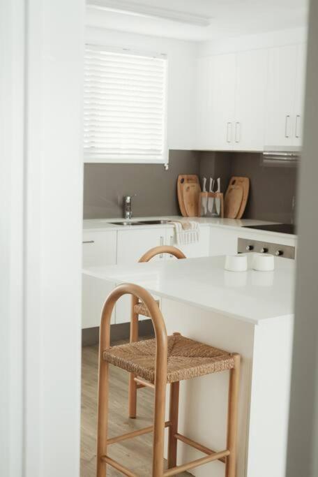 Silver Linings Apartment - Hosted By Burleigh Letting - Accommodation Gladstone 1