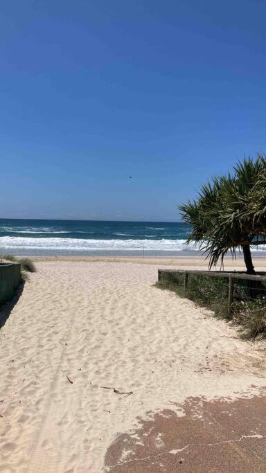 Silver Linings Apartment - Hosted By Burleigh Letting - Accommodation Gladstone 3