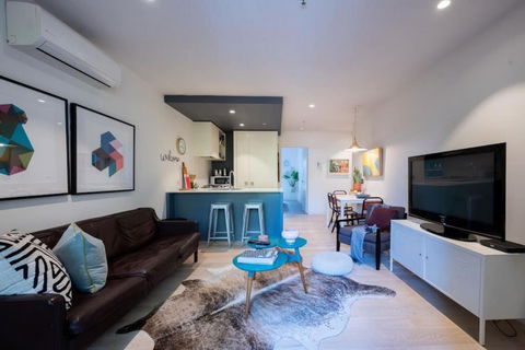 Sienna Lux Designer Space 150m To Smith St - Accommodation Gladstone 1
