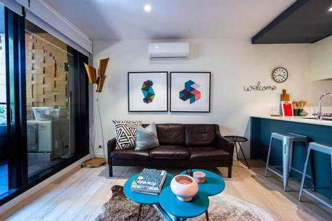 Sienna Lux Designer Space 150m To Smith St - Accommodation Gladstone 2