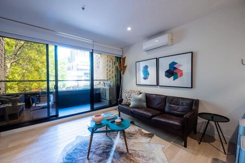 Sienna Lux Designer Space 150m To Smith St - Accommodation Gladstone 3