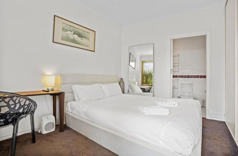 Simple Comfort - One Bedder In South Yarra - Accommodation Gladstone 0