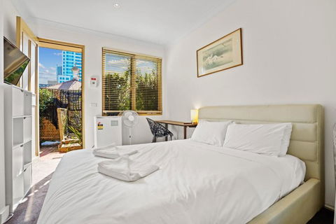 Simple Comfort - One Bedder In South Yarra - Accommodation Gladstone 1