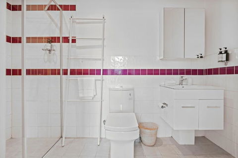 Simple Comfort - One Bedder In South Yarra - Accommodation Gladstone 2