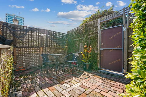 Simple Comfort - One Bedder In South Yarra - Accommodation Gladstone 3
