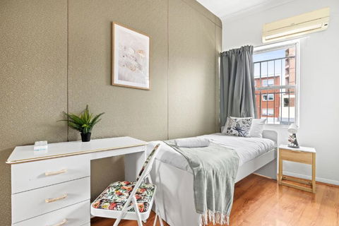 Single Room - Private Spot In Kingsford - Convenient Location - Shared Bathroom - Accommodation Gladstone 3