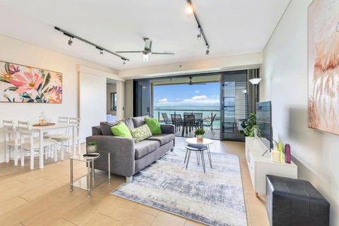 Sip Champagne At Sunset At The Darwin Waterfront - Accommodation Gladstone 1