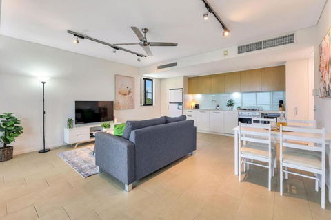 Sip Champagne At Sunset At The Darwin Waterfront - Accommodation Gladstone 2