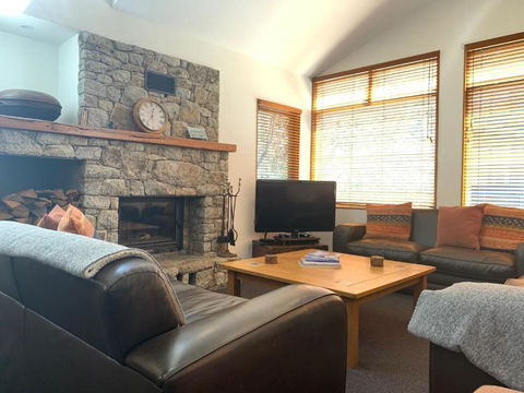 Ski In Ski Out 17 - Accommodation Gladstone 2