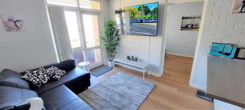 Sky High On Arundel - Central Fremantle Apartment - Accommodation Gladstone 2