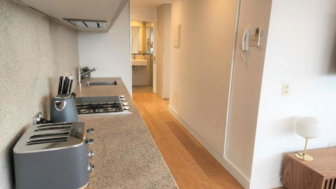 Sky-high South Yarra Luxury 2 Bed Sleeping Up To 4 - Accommodation Gladstone 2
