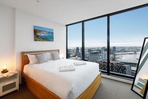 Skyline Panorama In Melbourne CBD With Parking - Accommodation Gladstone 0