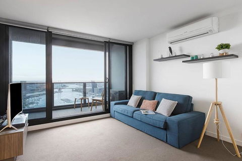 Skyline Panorama In Melbourne CBD With Parking - Accommodation Gladstone 2