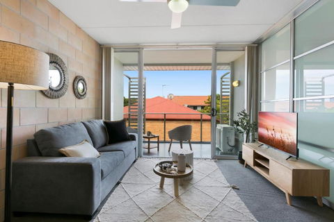Sleek Apartment With Pool And Rooftop Terrace - Accommodation Gladstone 0