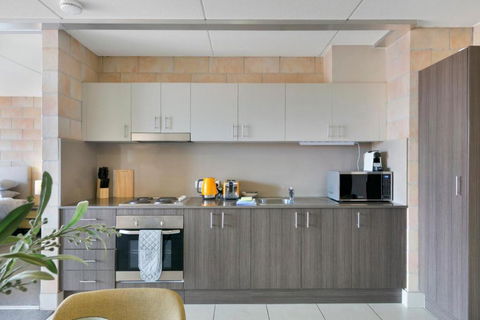 Sleek Apartment With Pool And Rooftop Terrace - Accommodation Gladstone 2