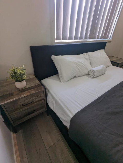 Spacious Entire 4Bedroom House In Gladstone 1 To 8 People Can Stay - Accommodation Gladstone 1