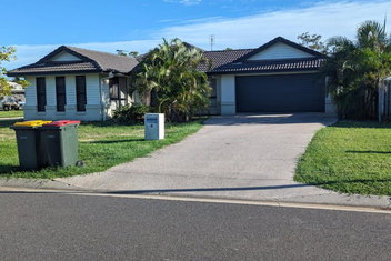Spacious Entire 4Bedroom House In Gladstone 1 To 8 People Can Stay with Accommodation Gladstone