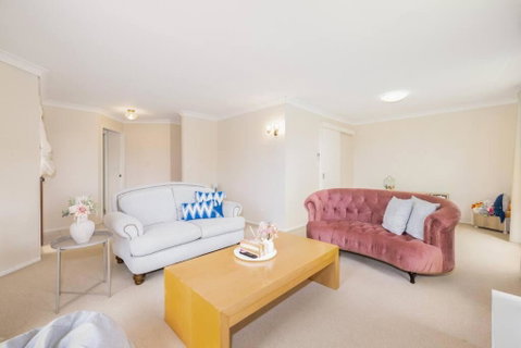 Spacious 3-BR Haven Prime Location Shopping Centre - Accommodation Gladstone 1