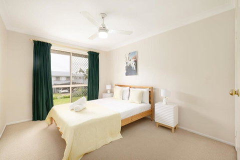 Spacious 3-BR Haven Prime Location Shopping Centre - Accommodation Gladstone 2