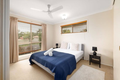 Spacious 3-BR Haven Prime Location Shopping Centre - Accommodation Gladstone 3