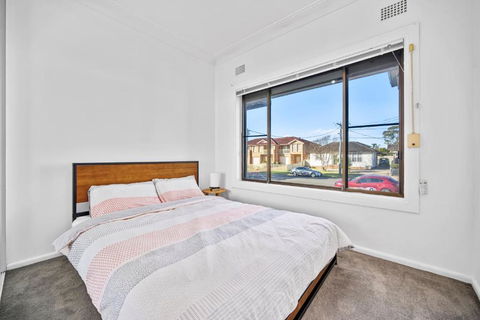 Spacious Upper House For You - Accommodation Gladstone 3