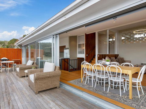 Spectacular Views - 2 Bedroom House - Accommodation Gladstone 1